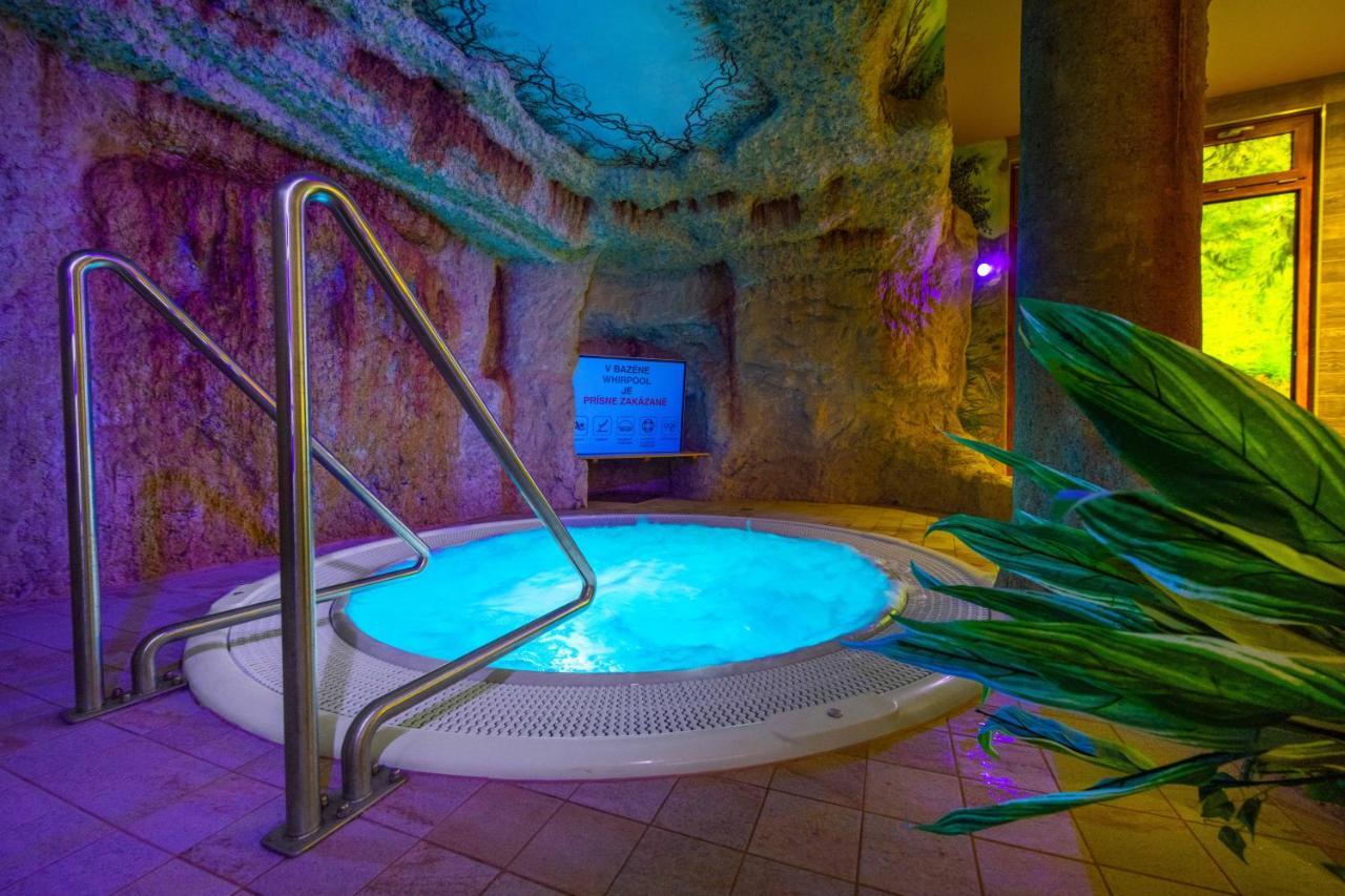 Hotel Aqua Sport*** à Púchov Extérieur photo