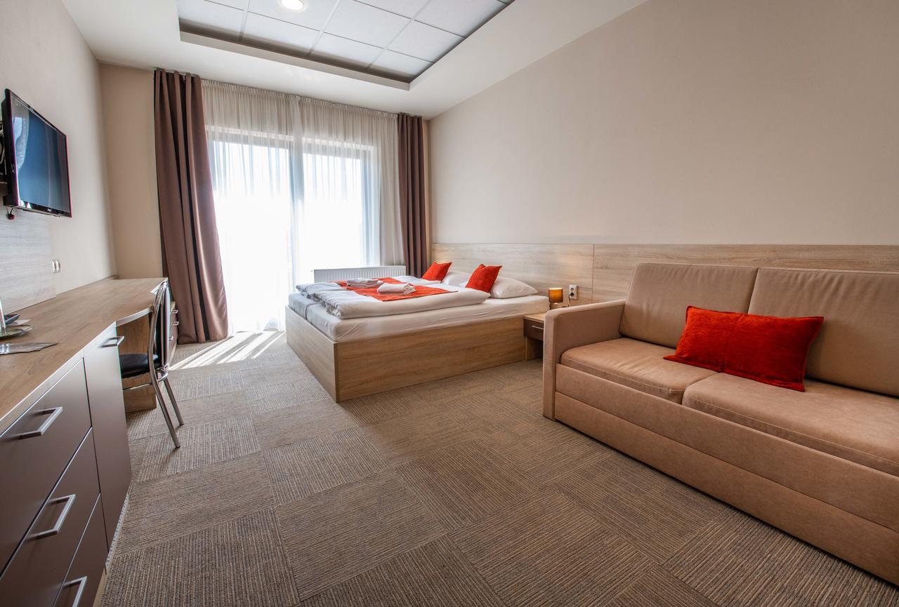 Hotel Aqua Sport*** à Púchov Extérieur photo